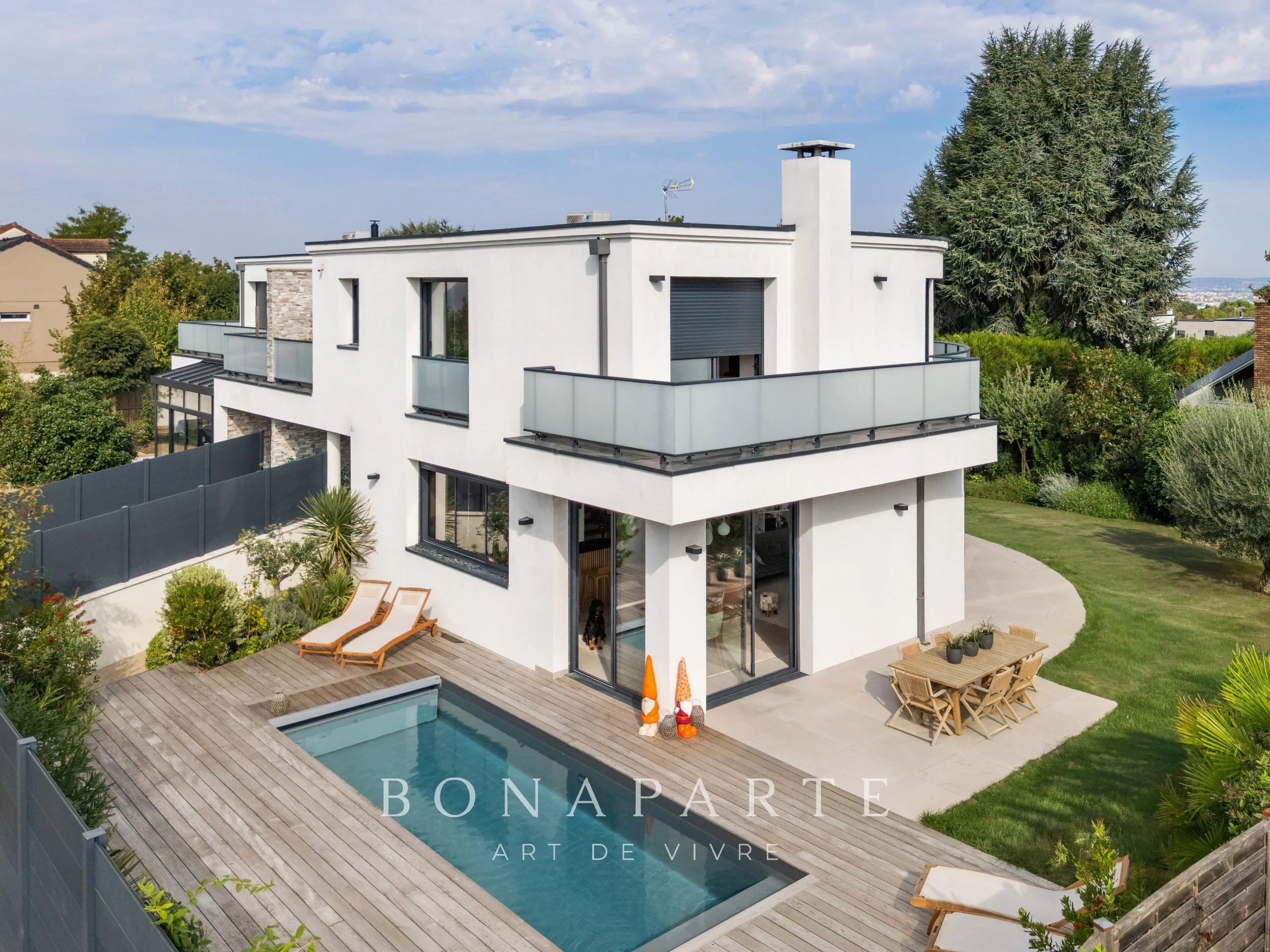 RUEIL-MALMAISON – MAISON CONTEMPORAINE 235 M² – 5 CHAMBRES – PISCINE – SAINT-CUCUFA